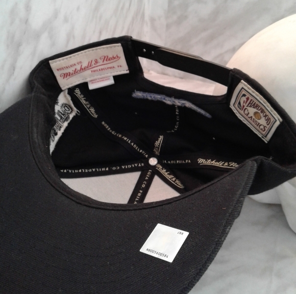 Mitchell & Ness Toronto Huskies NBA Retro Blue black Adjustable Snapback Cap Hat - Picture 4 of 4